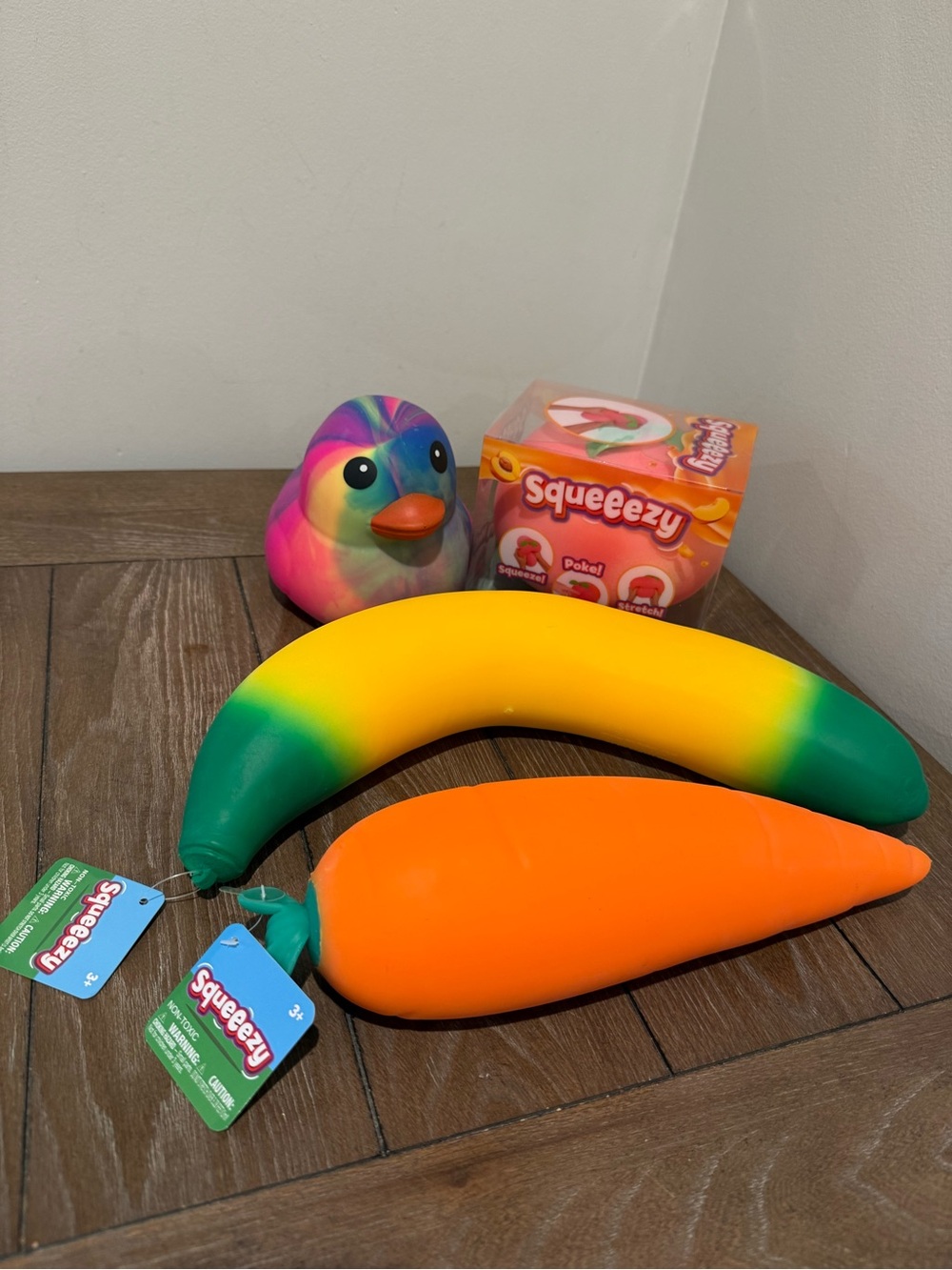 Squeezy Fidget Toys Lot of 4 Peach Banana duck and carrot squishy viral